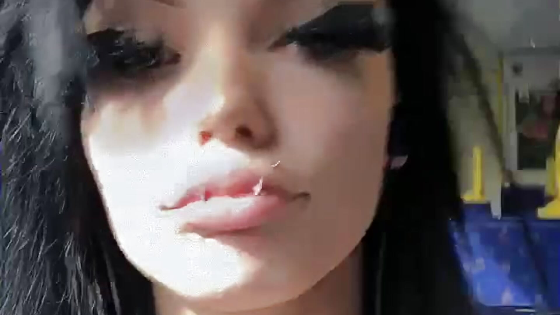 Emo on the go🤍 – video af JudithPrice cam-model