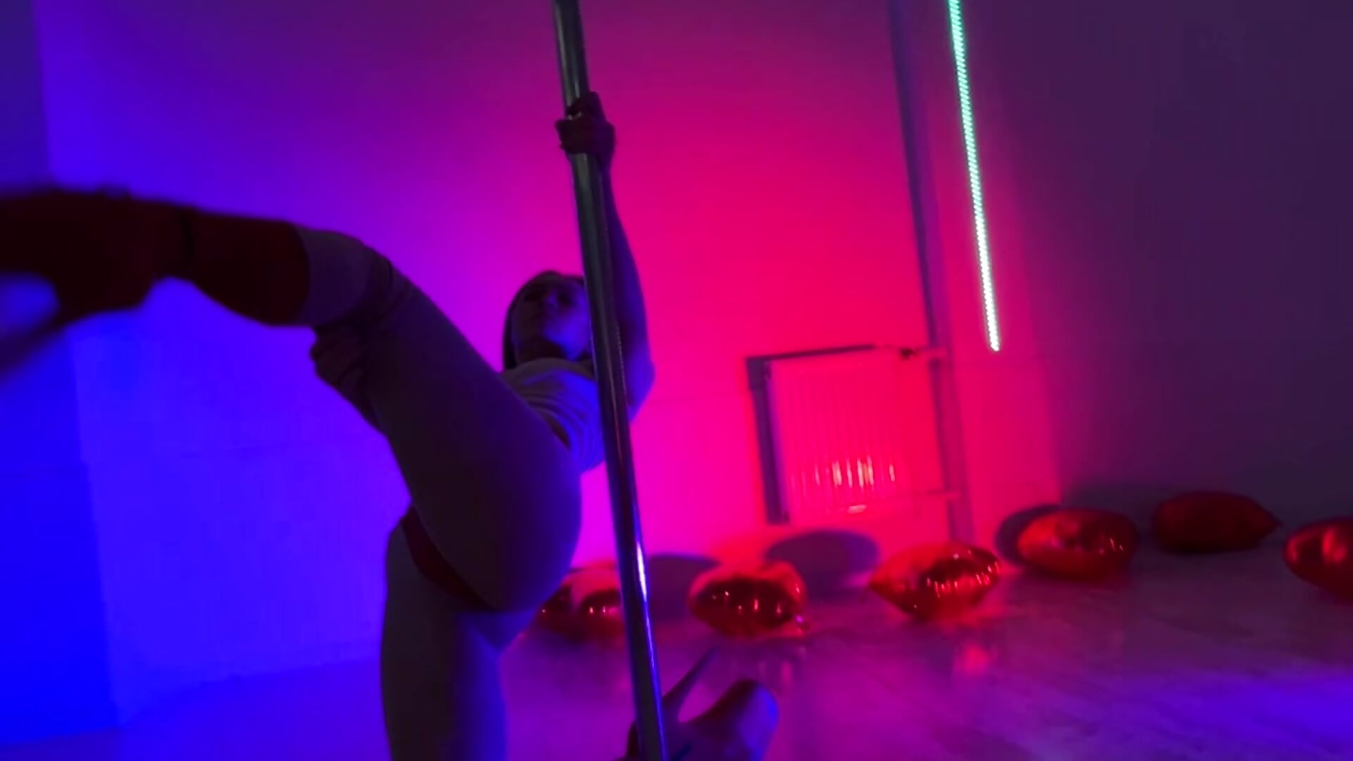 Pole dance 💃 - відео від вебкаммоделі Cute_Auggie8