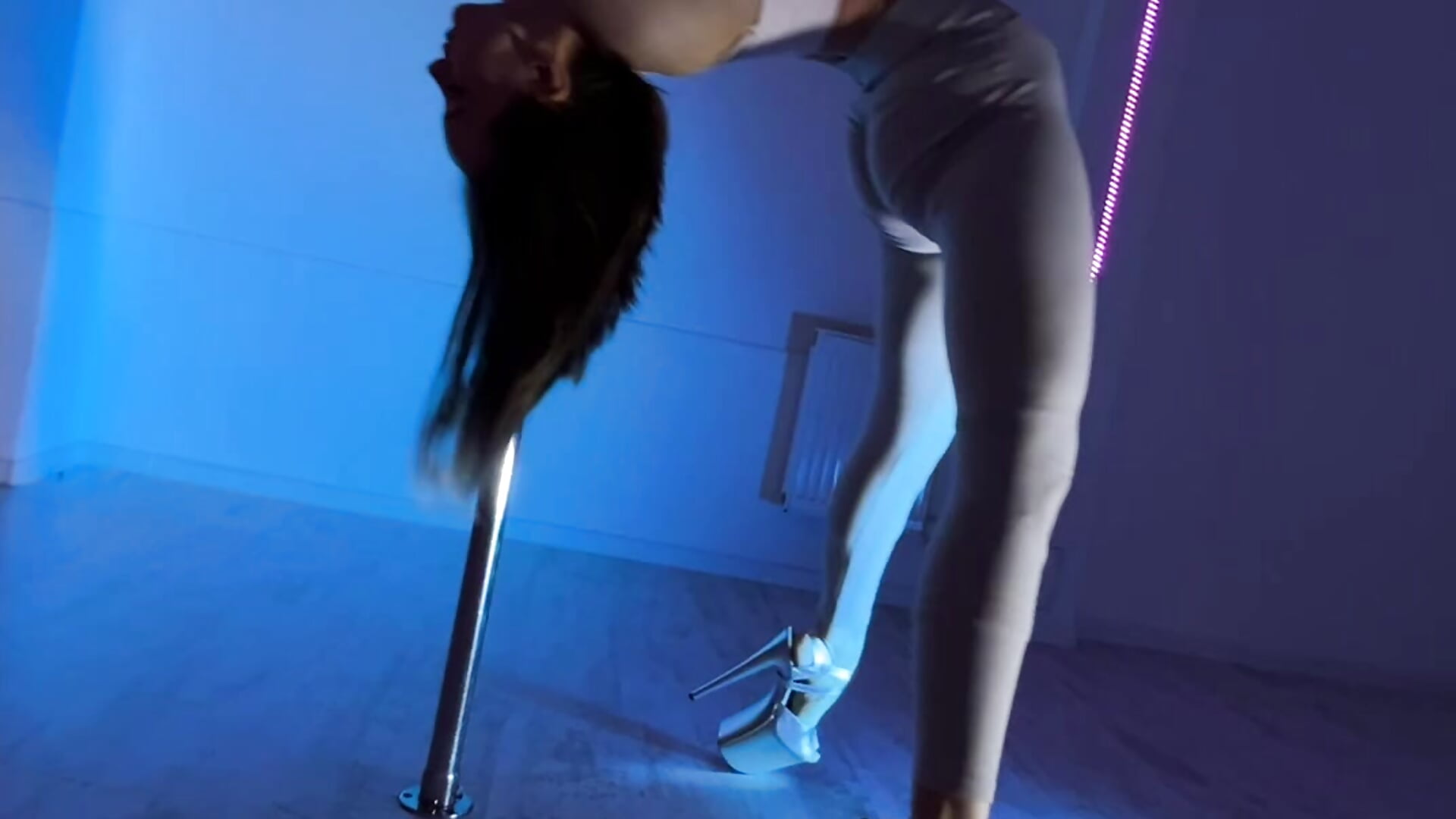 pole dance - video av Cute_Auggie8 cam-modell