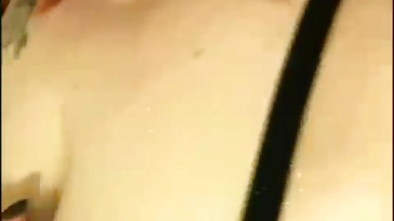 Naughty  tease - vidéo du modèle de showcams LaraHartt