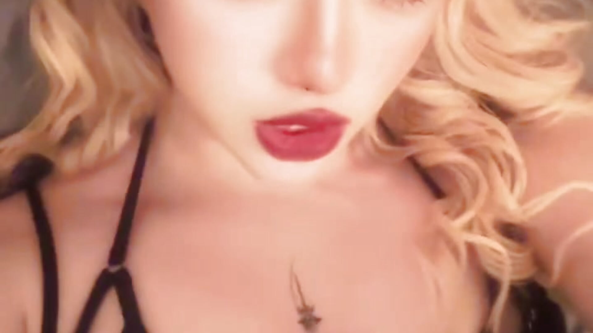 lovely - 視頻由 Lunar_Blush 主播提供