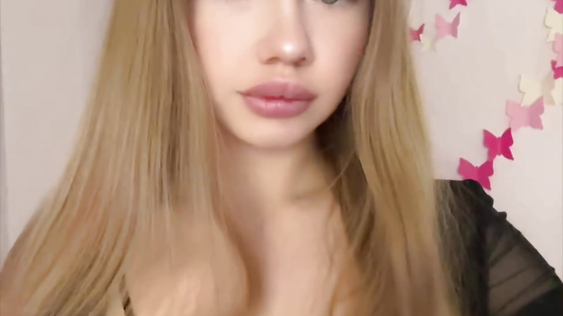 Hello you – video modela na kameri belrinaa