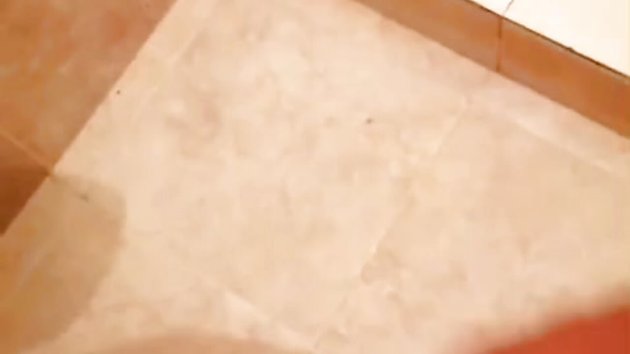 Cumming in shower – video af mike_burke cam-model