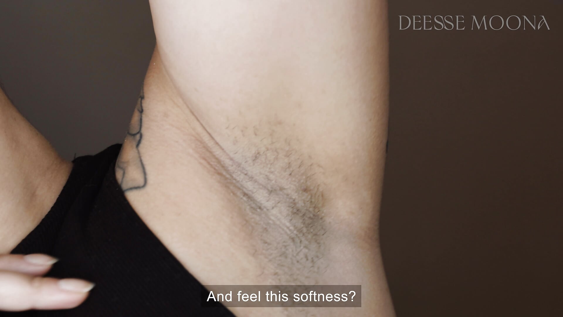 Hairy Armpit Worship - video by Deesse-Moona