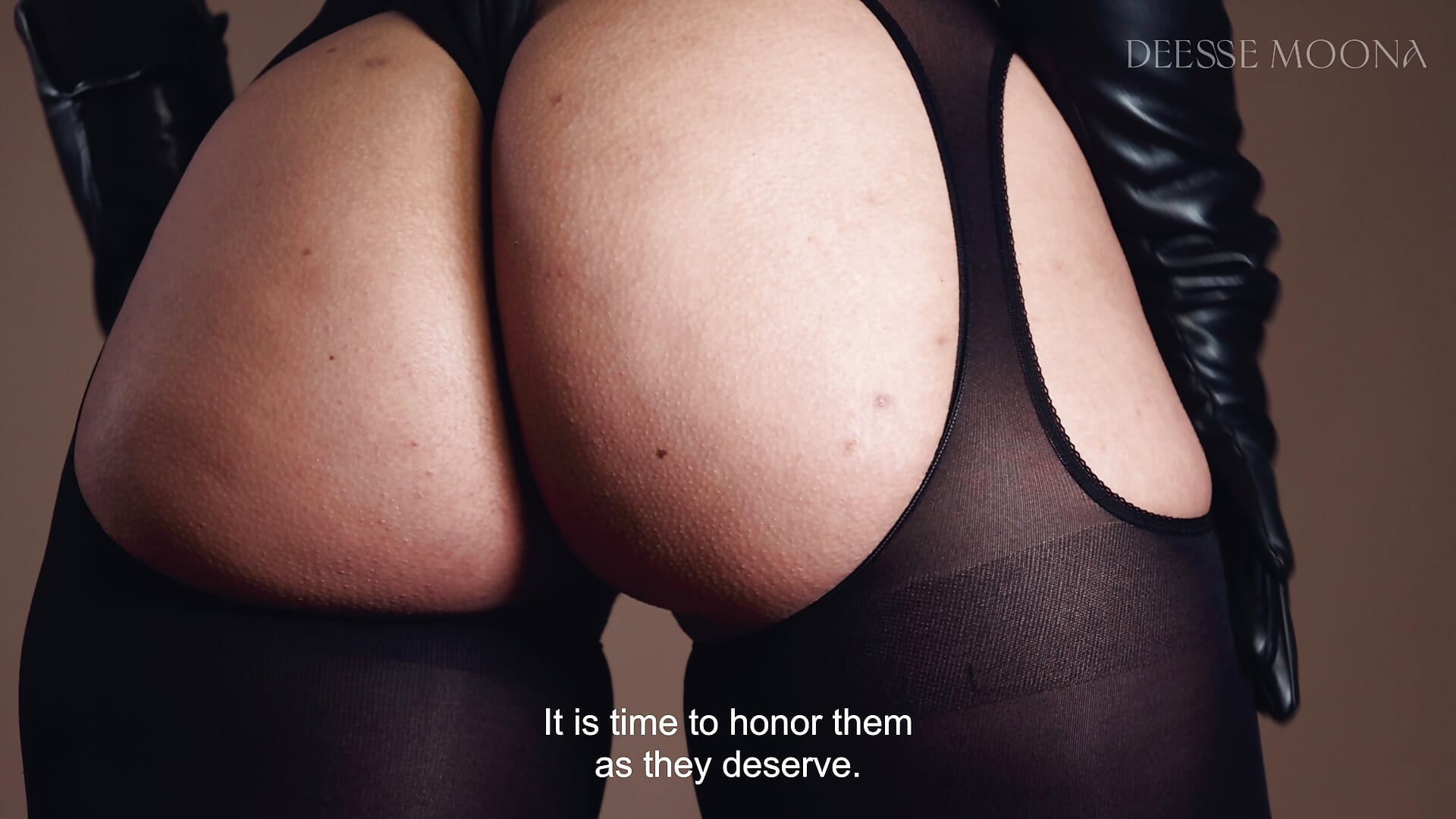 My ass owns your pleasure - Ton plaisir appartient à mes fesses – video od webkamerové modelky Deesse-Moona