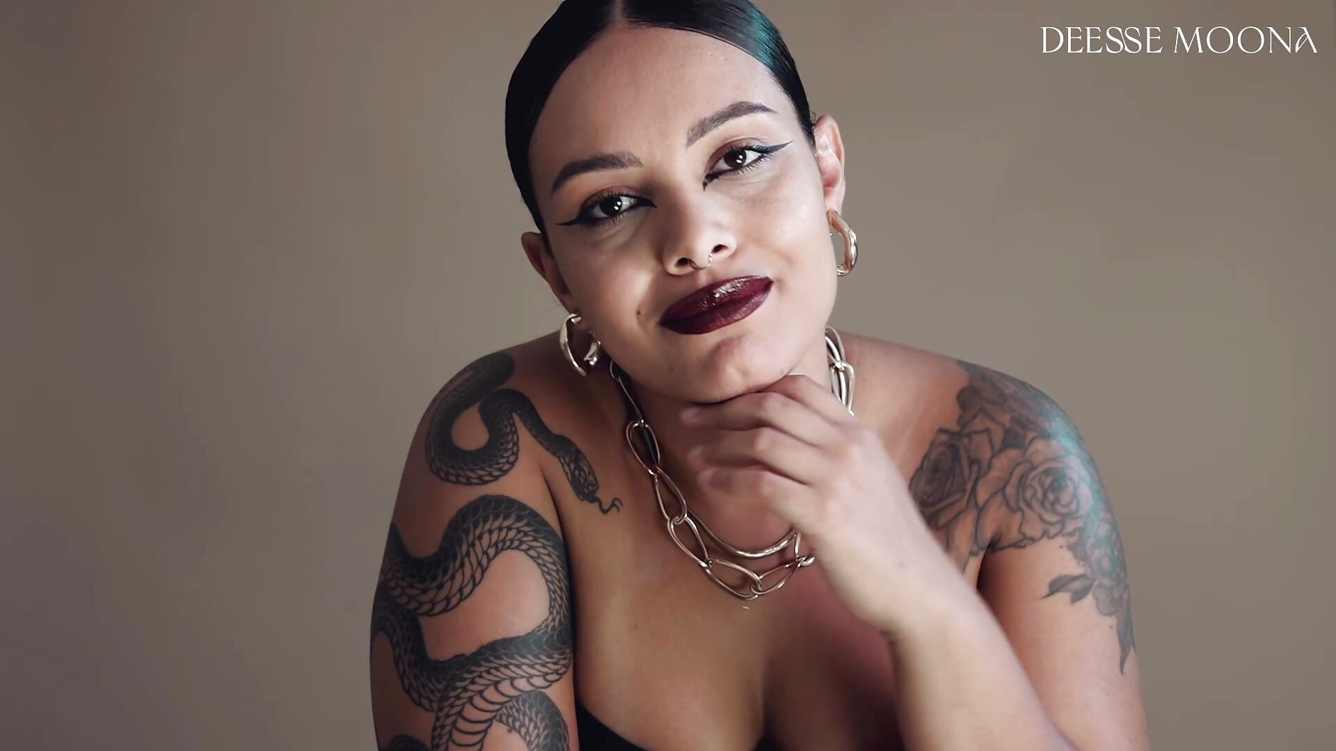 Your micro-dick deserves nothing but contempt (SPH, Small Penis Humiliation, Verbal Humiliation) - video di Deesse-Moona modella di cam