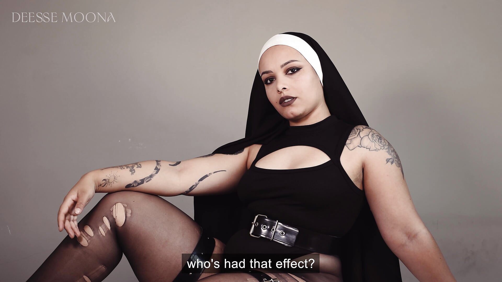 Extreme humiliation - Confess your sins – video od webkamerové modelky Deesse-Moona