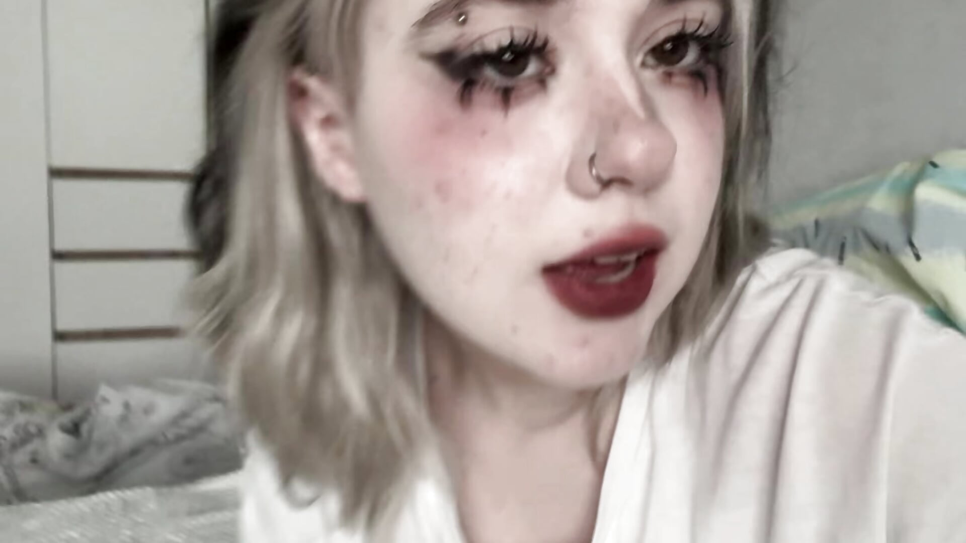 Finding My Frequency – video af AueshaSimon cam-model