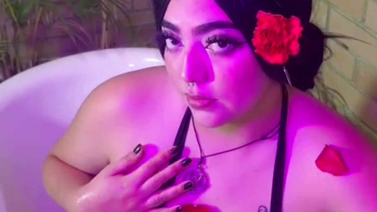 🌹💕 - video by Alessia_Walkeer cam model