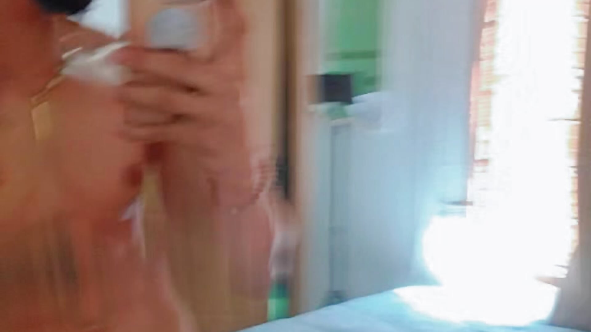 Vídeo em tendência de modelo na câmara jonashete 9243