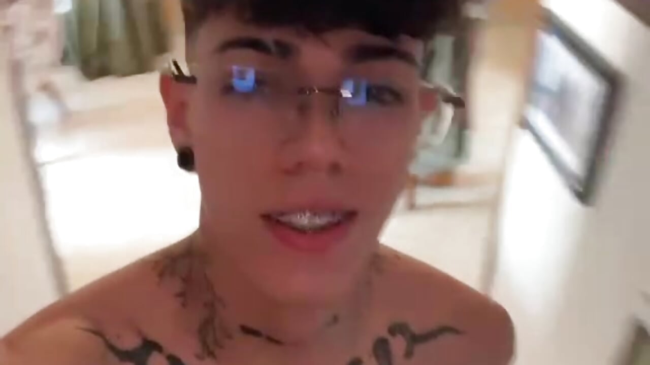 😘