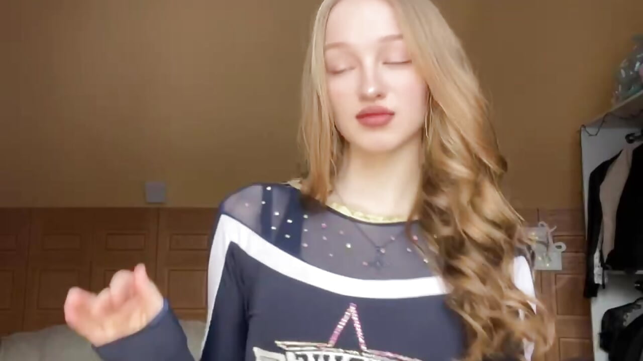 im superstar - video by Anika_Socutehe cam model