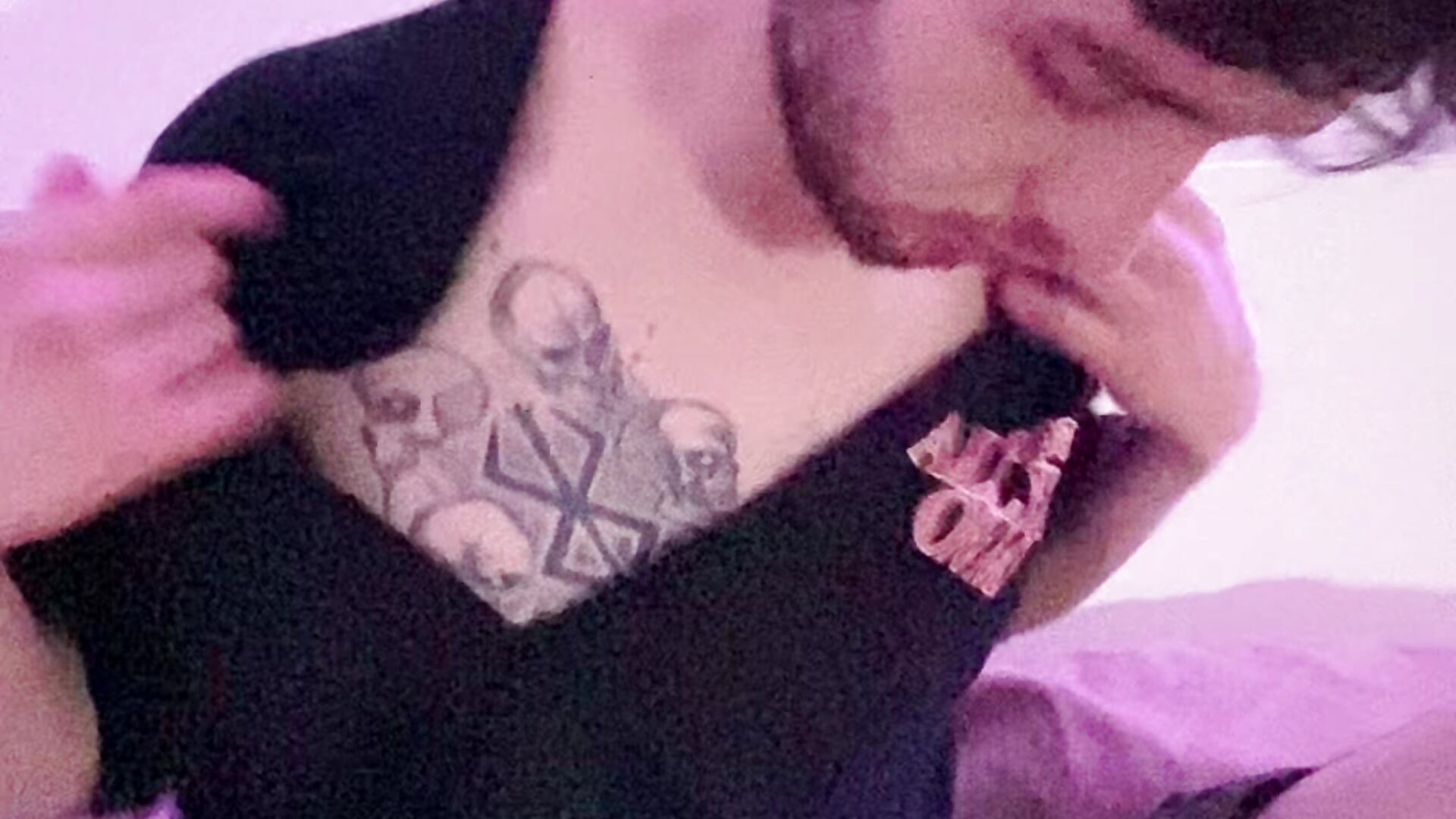 Showing off my tattoo🥵🥵🤤 - _ZaneX 캠 모델의 동영상