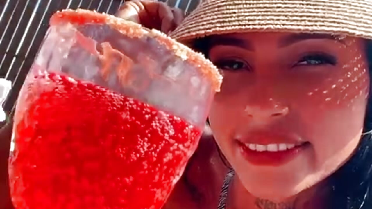 SUN, BEACH AND TRANQUILITY - video by Antonella-smitt cam model