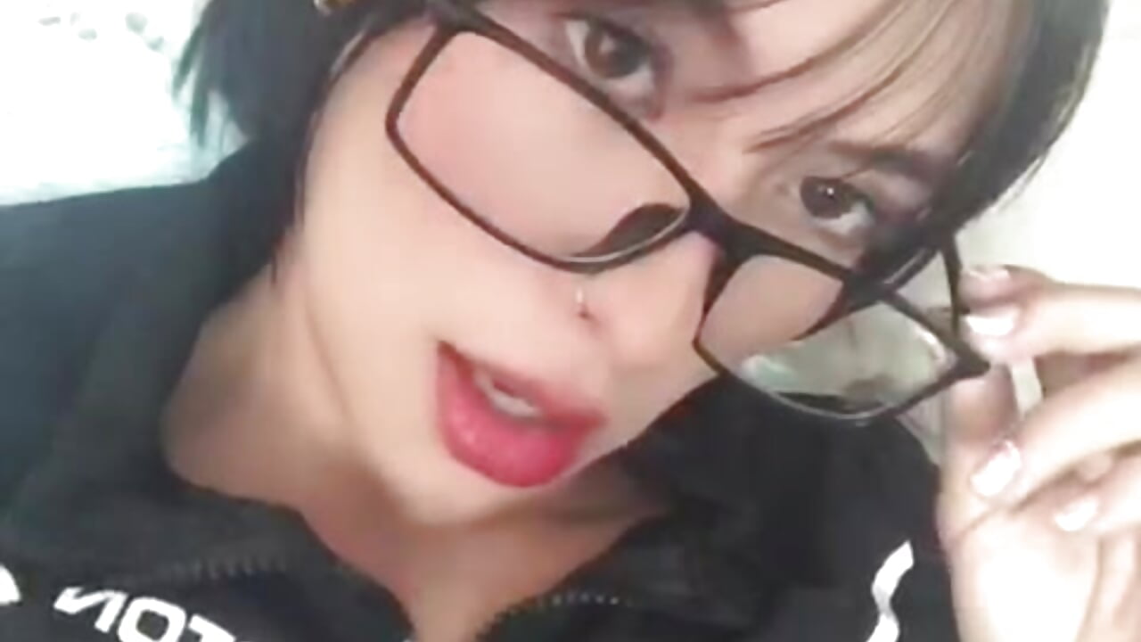 WhatsApp Video 2026-04-08 at 5,10,45 PM - video emiily_skinny kameramallilta