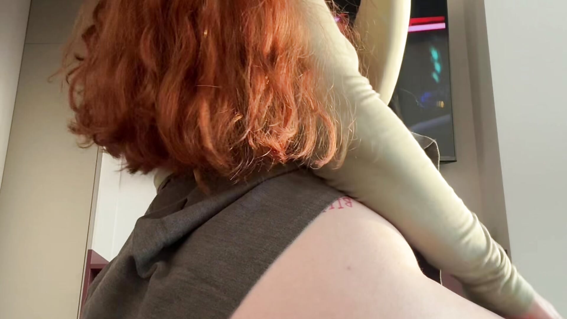 Do you think skirts looks good on me? - video van gingerlatte cam-model
