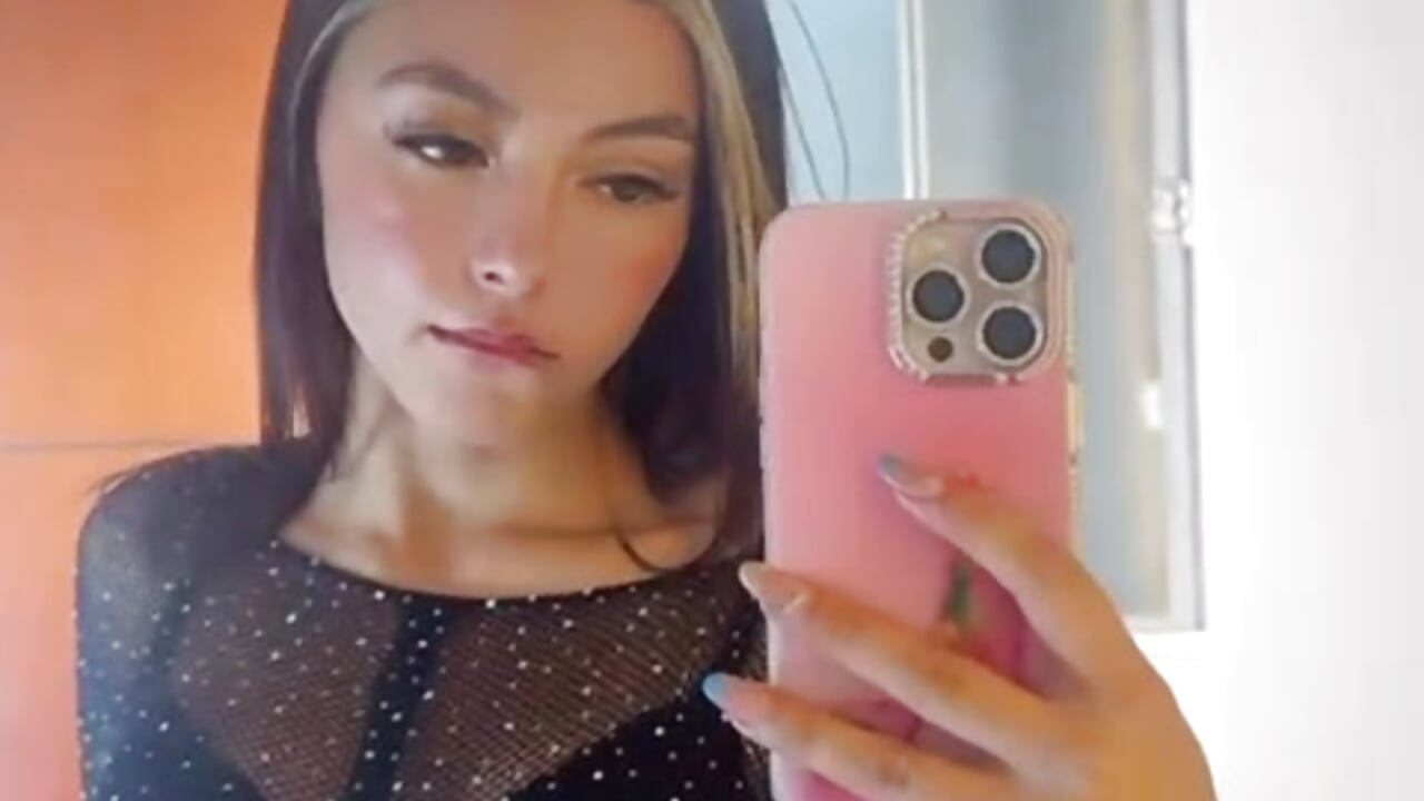 me (❁´◡`❁) - βίντεο μοντέλου __Nahomy