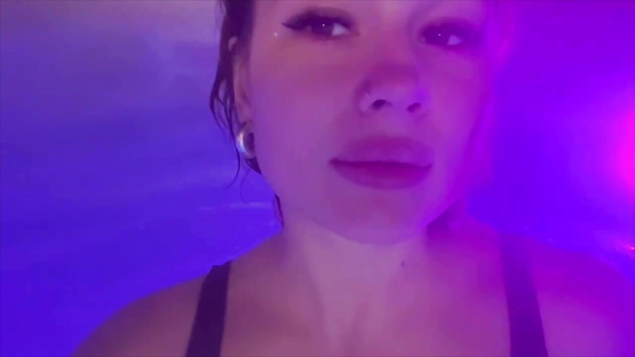 My element is WATER - Vídeo de FilomenaGaertner, modelo de vídeos