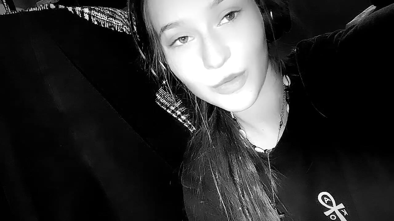 Do you want to play with me? – видео вебкам-модели galaricci