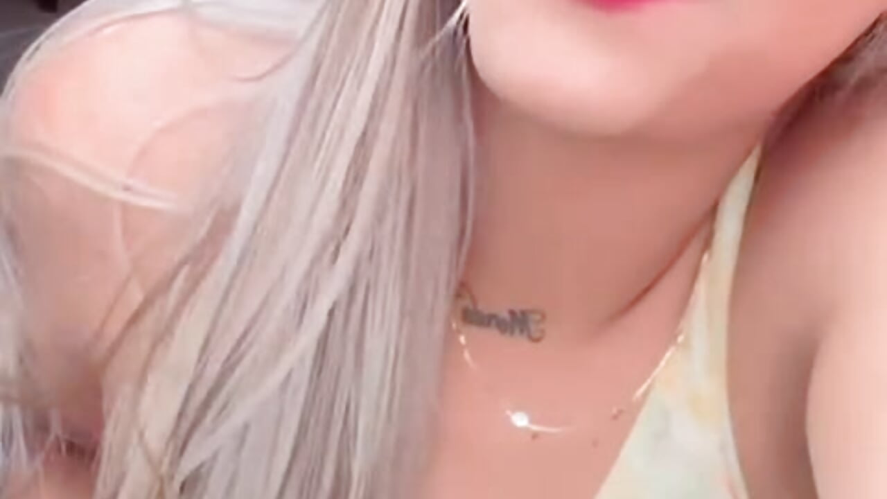 I love me - video di Kary_Blush modella di cam