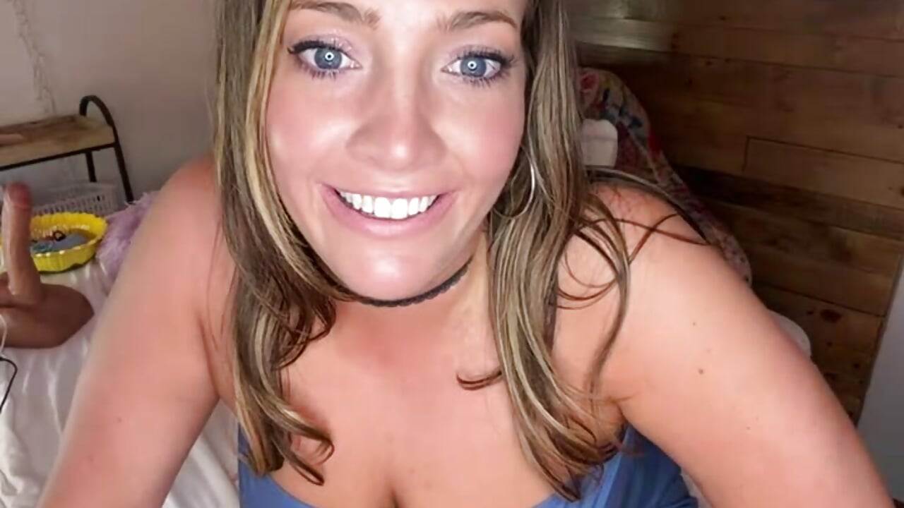 17 Jun - FREE preview - advice on dick pics and ball shaving – video af hollyharmd cam-model