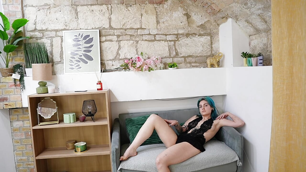 sexy on the couch - video van stacy__x3 cam-model