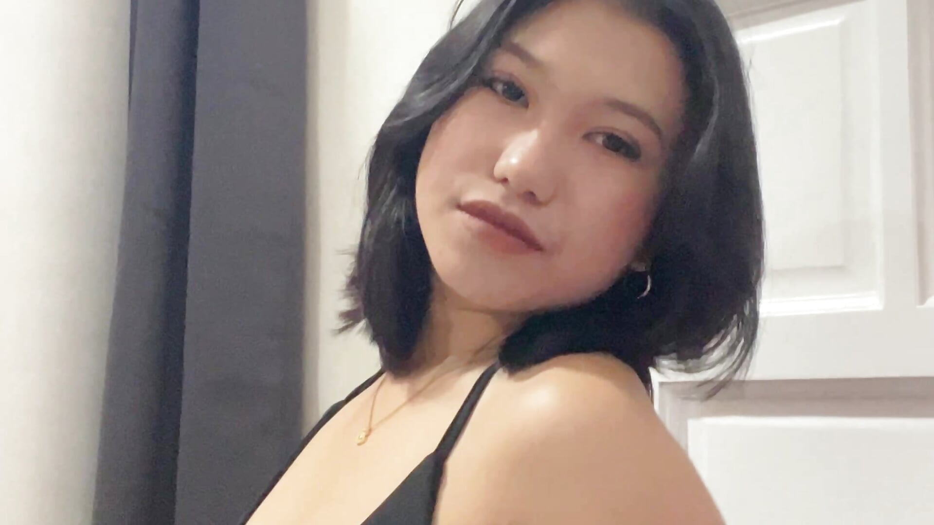 Yummy little tits🫣😜🥵 - video av MissVLoura cam model