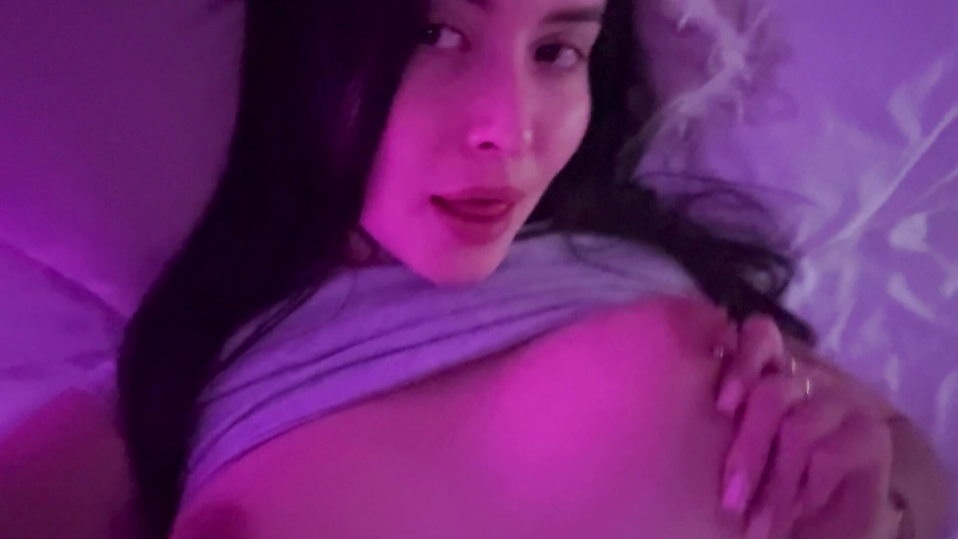 Are you spying while I play with my wet pussy alone in the bedroom?😱😱😱 - відео від вебкаммоделі TrishaWinslet_