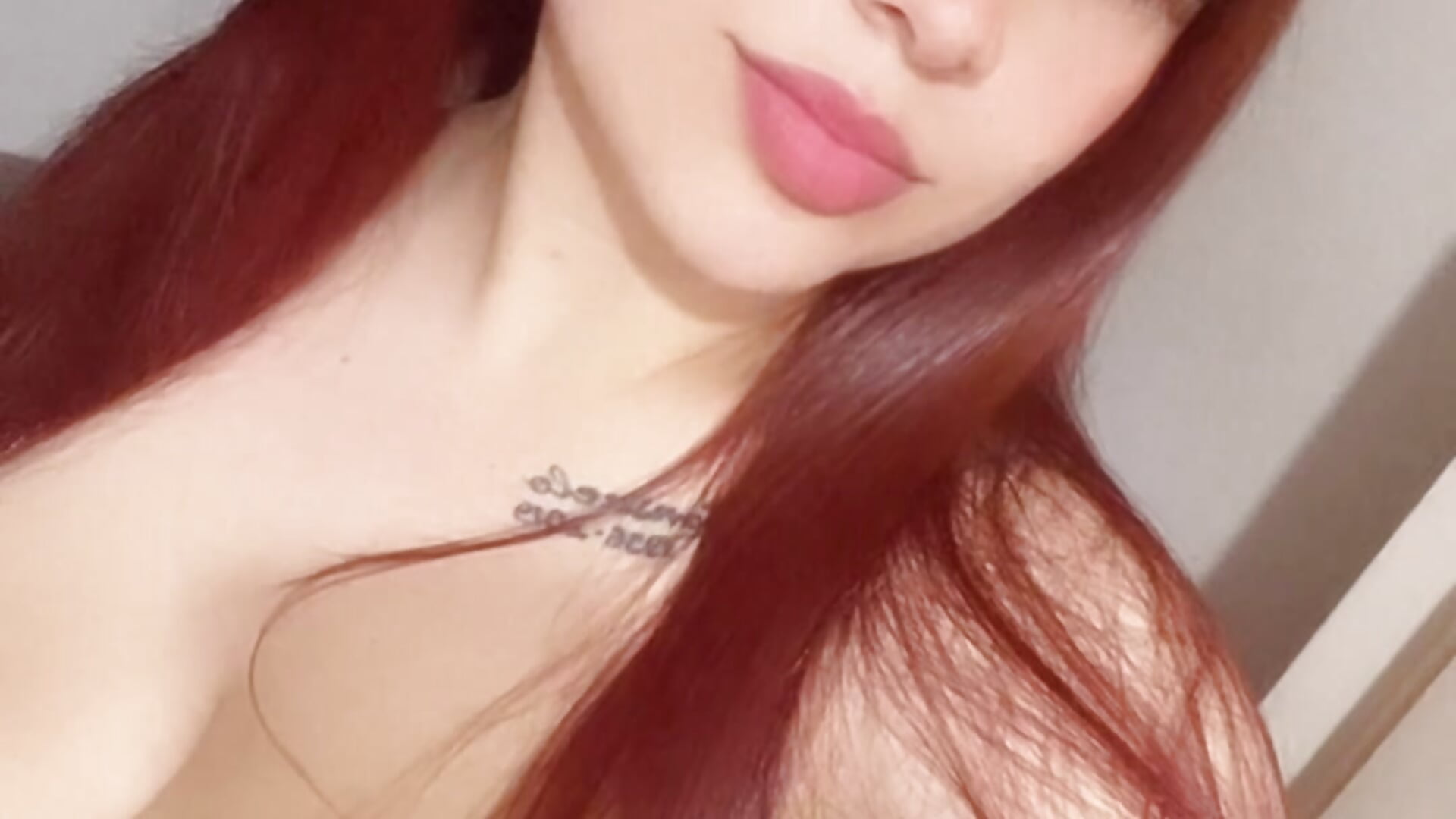 F0AB3D84-F8FE-4C7E-A9DE-4335A4E17943 – видео вебкам-модели Kiara_noirr