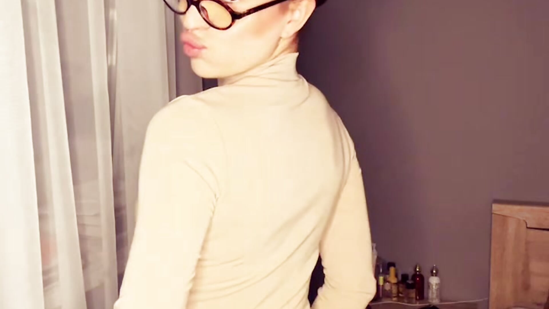 Hi guys, I'm back with you today.♥️ - video av _HotBella_ cam-modell