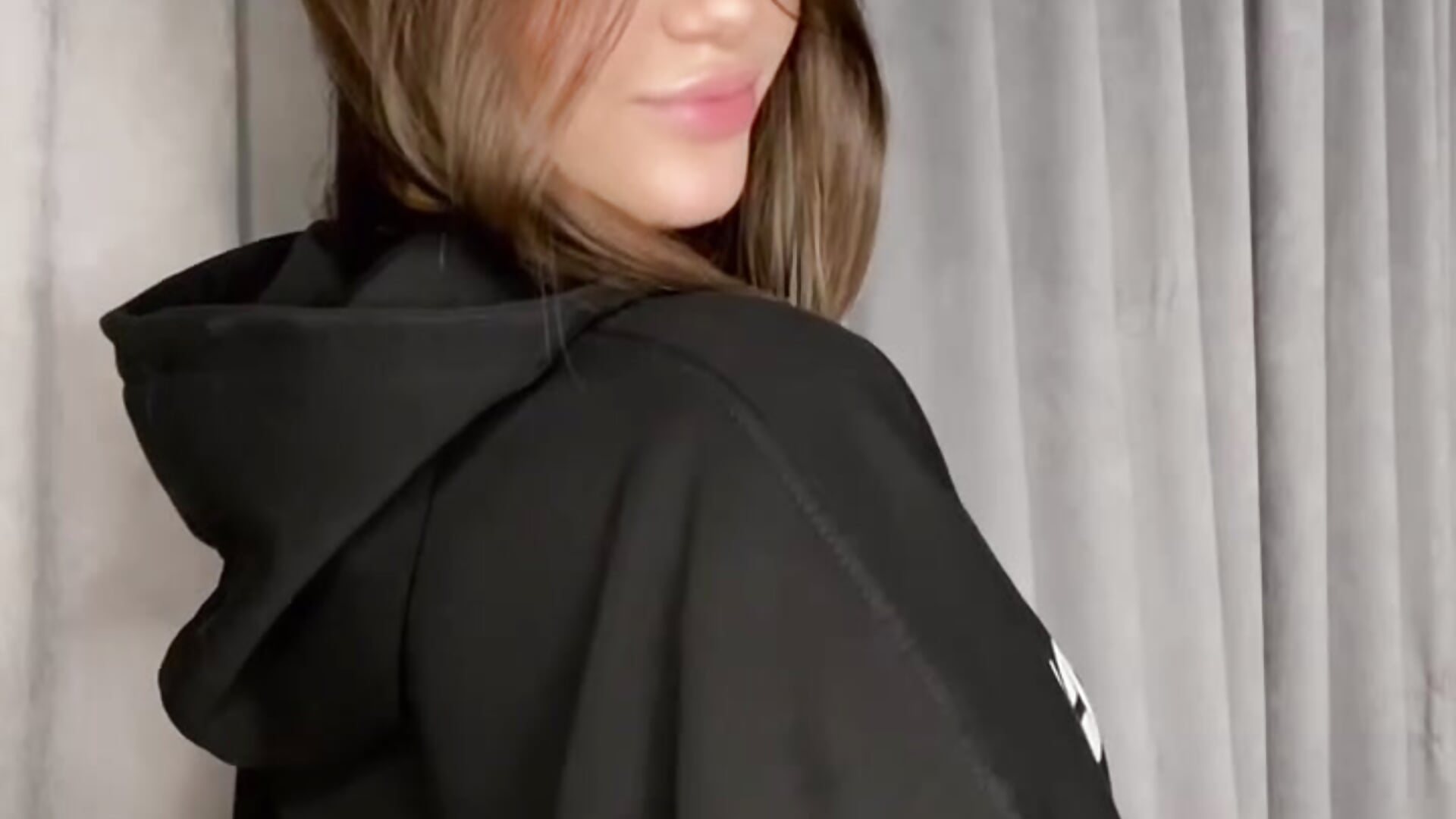 add a pop of color😋 - video av MaryJane- cam-modell