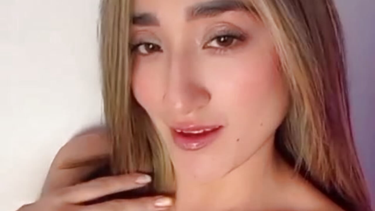 a thousand kisses for you – video od webkamerové modelky lucy_davies