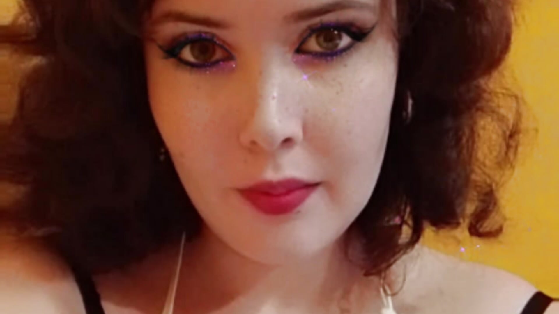 Snap - KatarinaStripper adlı kamera modelinin videosu