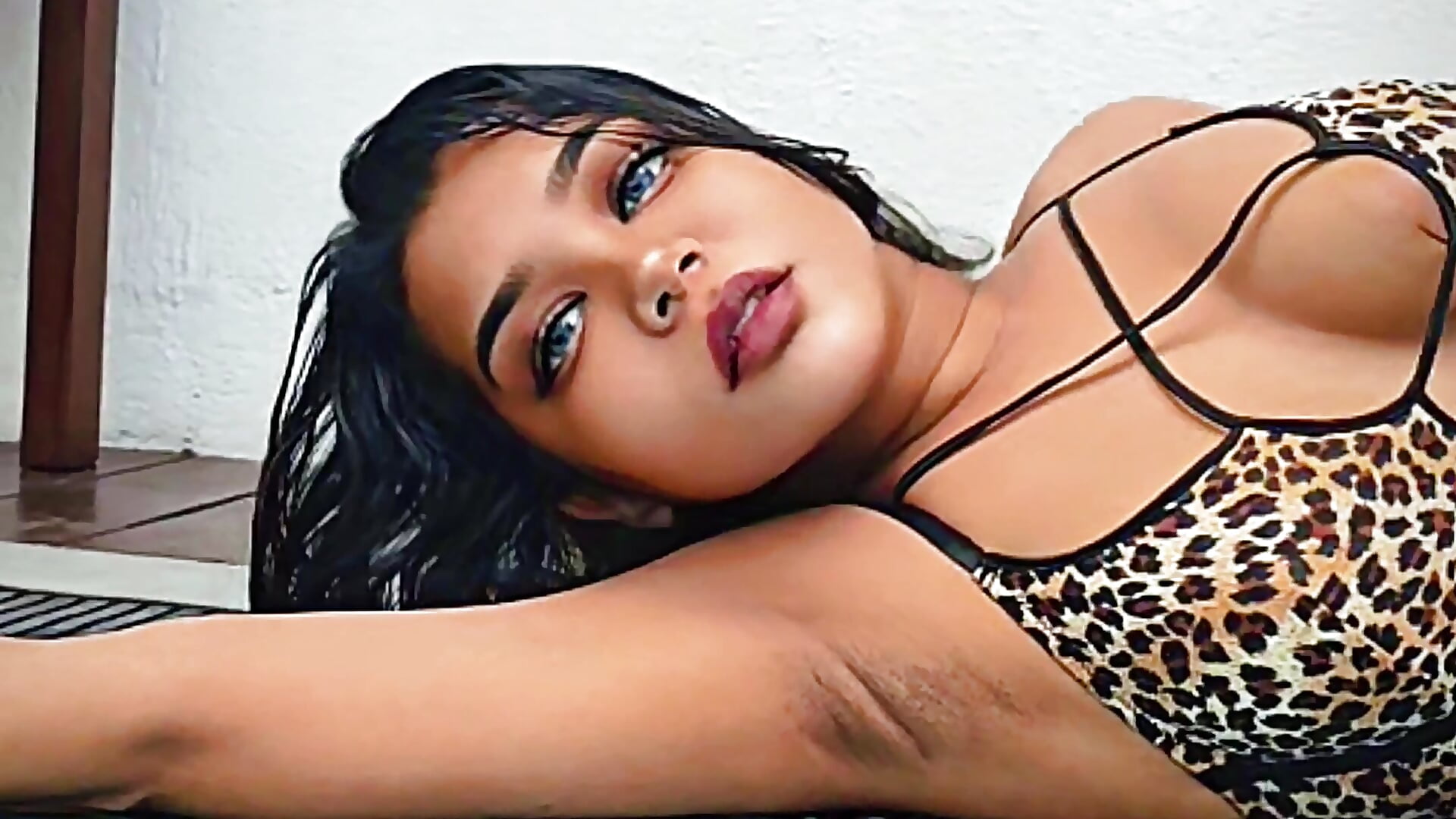 Swimming Pool Hottie 🤚💦🖐 - vídeo de la modelo de cam Sweaty_sugary