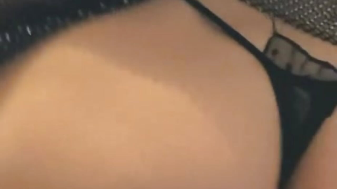Ass shaking - video by Luviaaaaa
