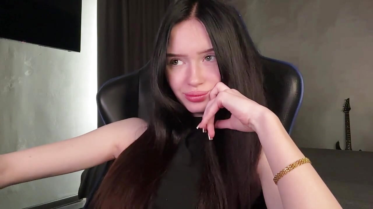 meow – video af MoranaNoir cam-model