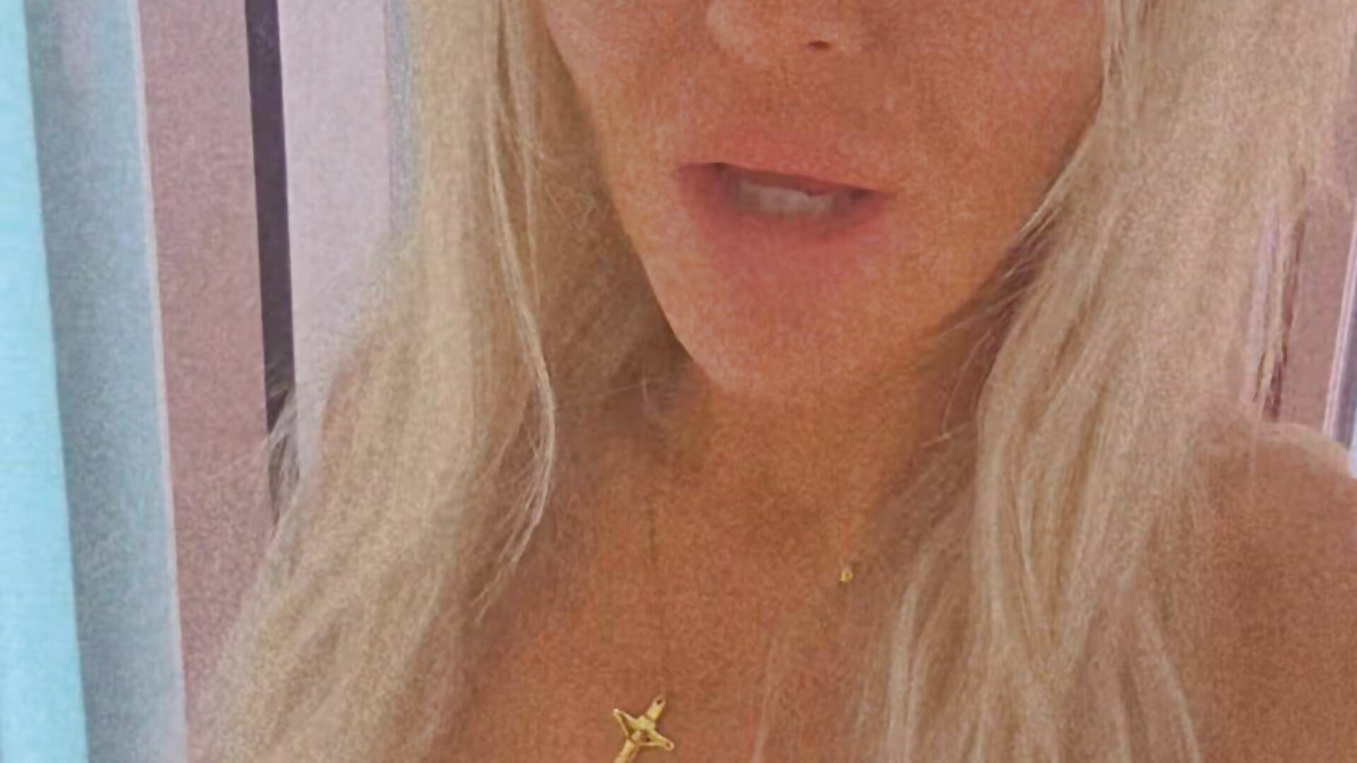 NAKED IN SUNBED - video by CarmenCapricorn cam model