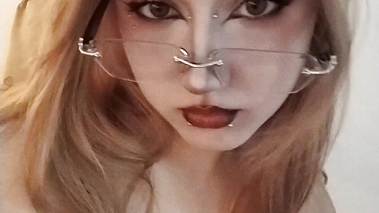 meee^^ – video modela na kameri CucKuhta