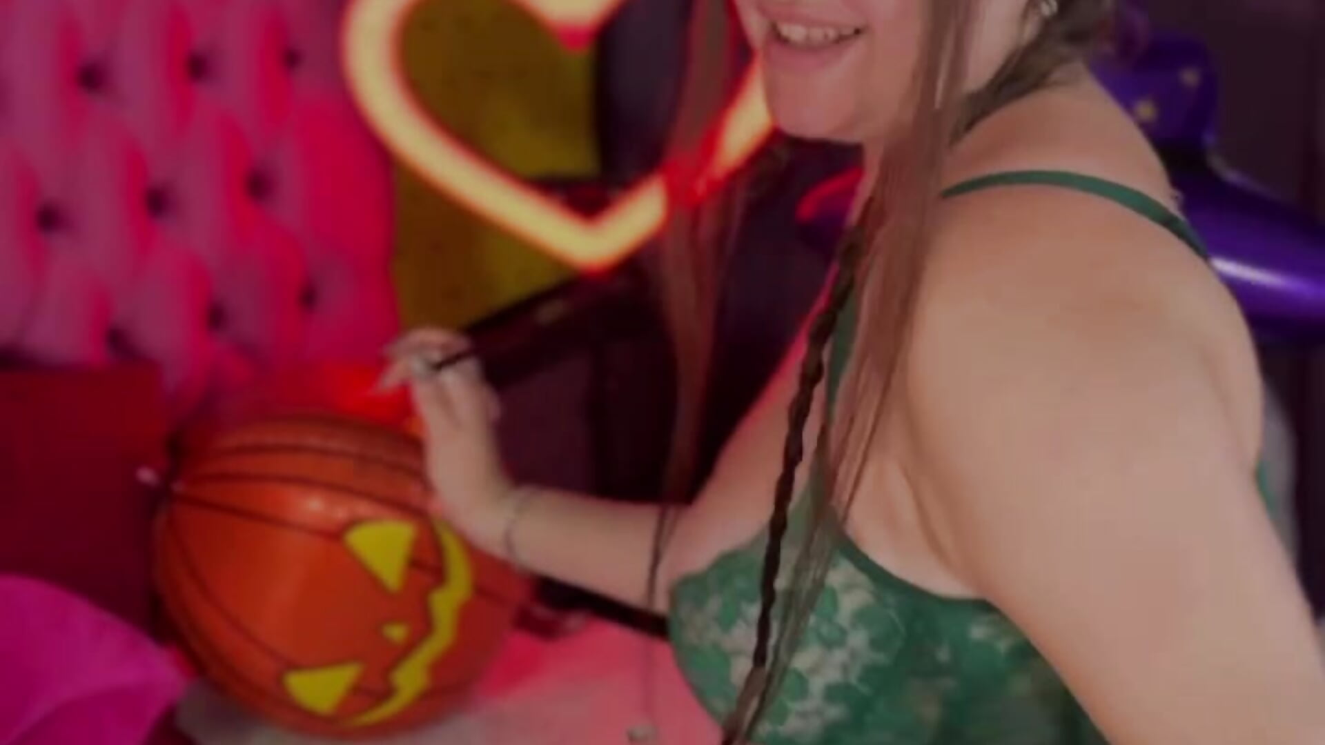flirtatious elf for Halloween - відео від вебкаммоделі RapunzelAngel