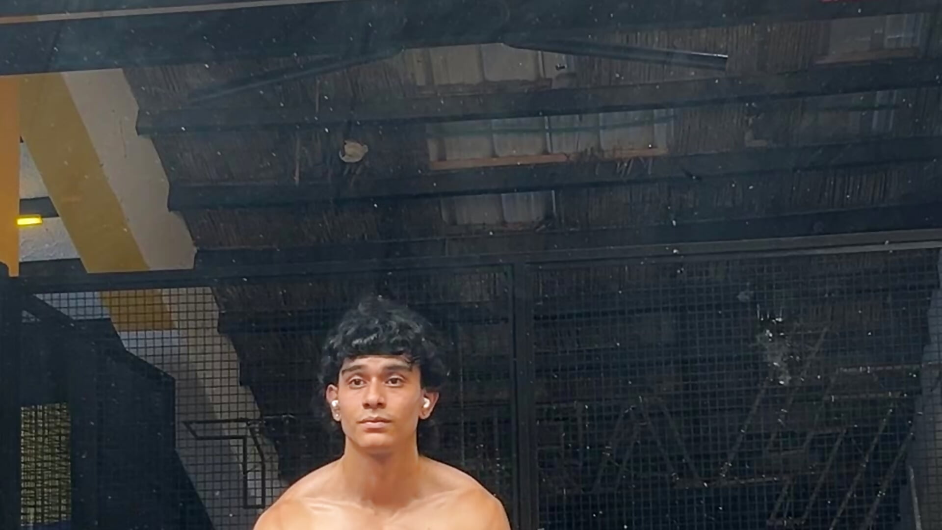 Flexiona💪🏻🔥－カメラキャストのIronLatinoの動画