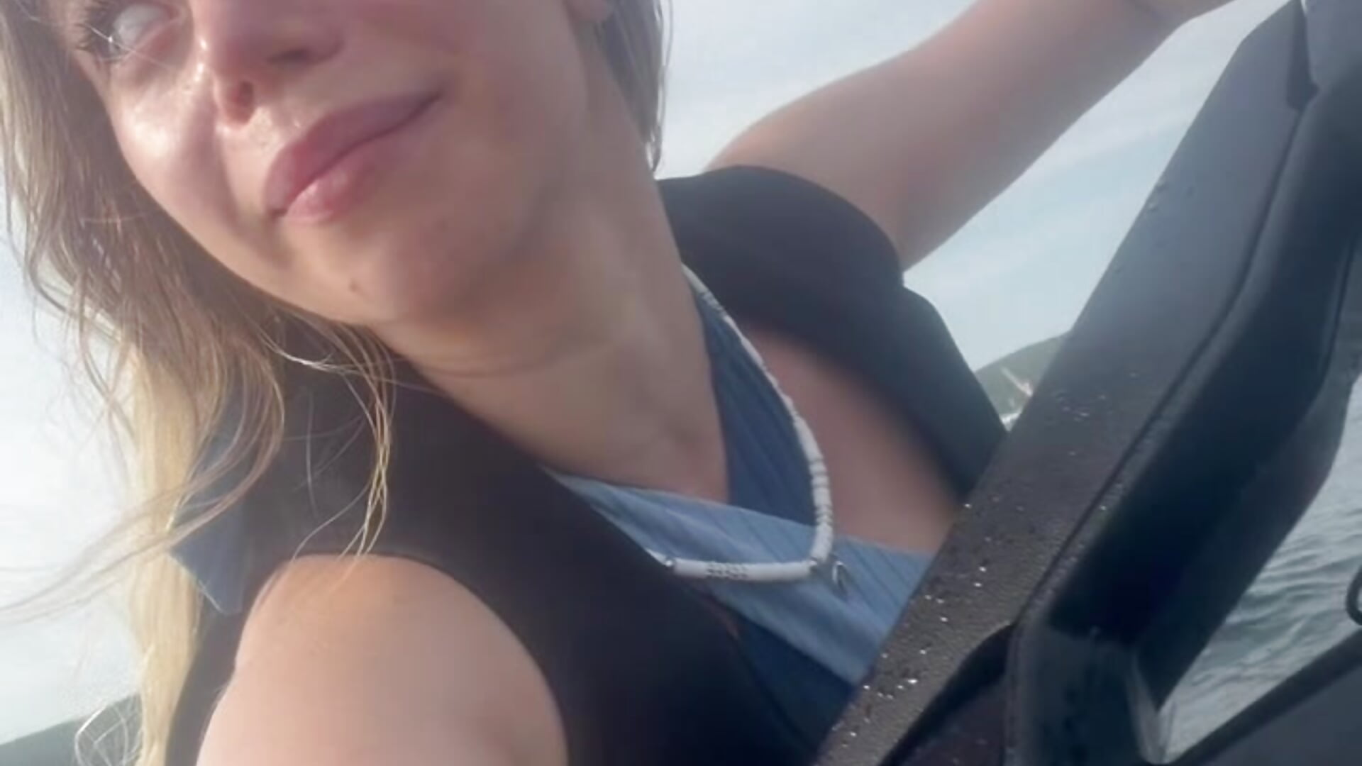 I rode a jet ski, now it’s time to ride your cock!– BellaSuns kameramodell videója