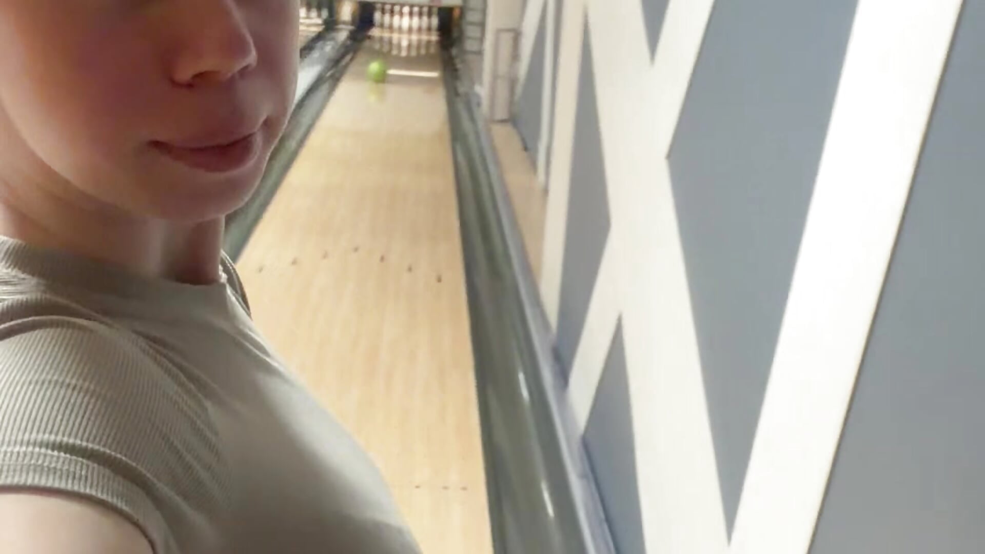 Well, let's roll your balls today? – video modela na kameri BellaSuns