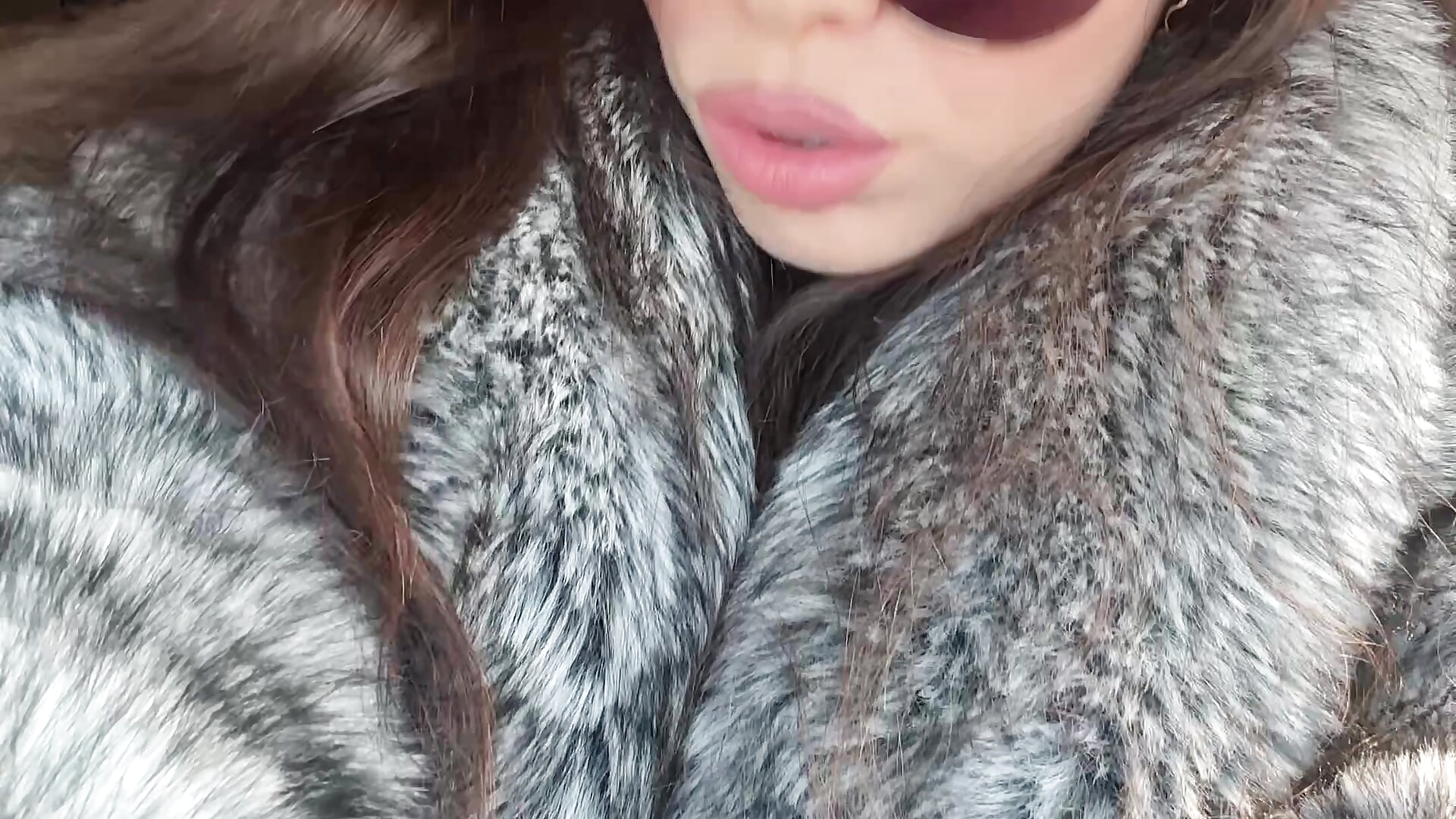 Out of the car😊 - _ViktoriaGrand_ adlı kamera modelinin videosu