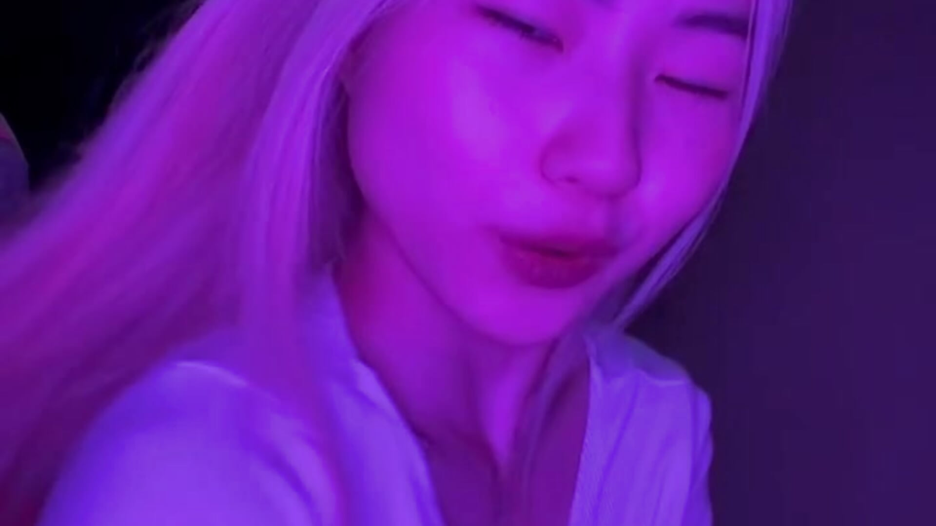 u r w me allnight🍓 - vídeo de la modelo de cam YunnaLuv