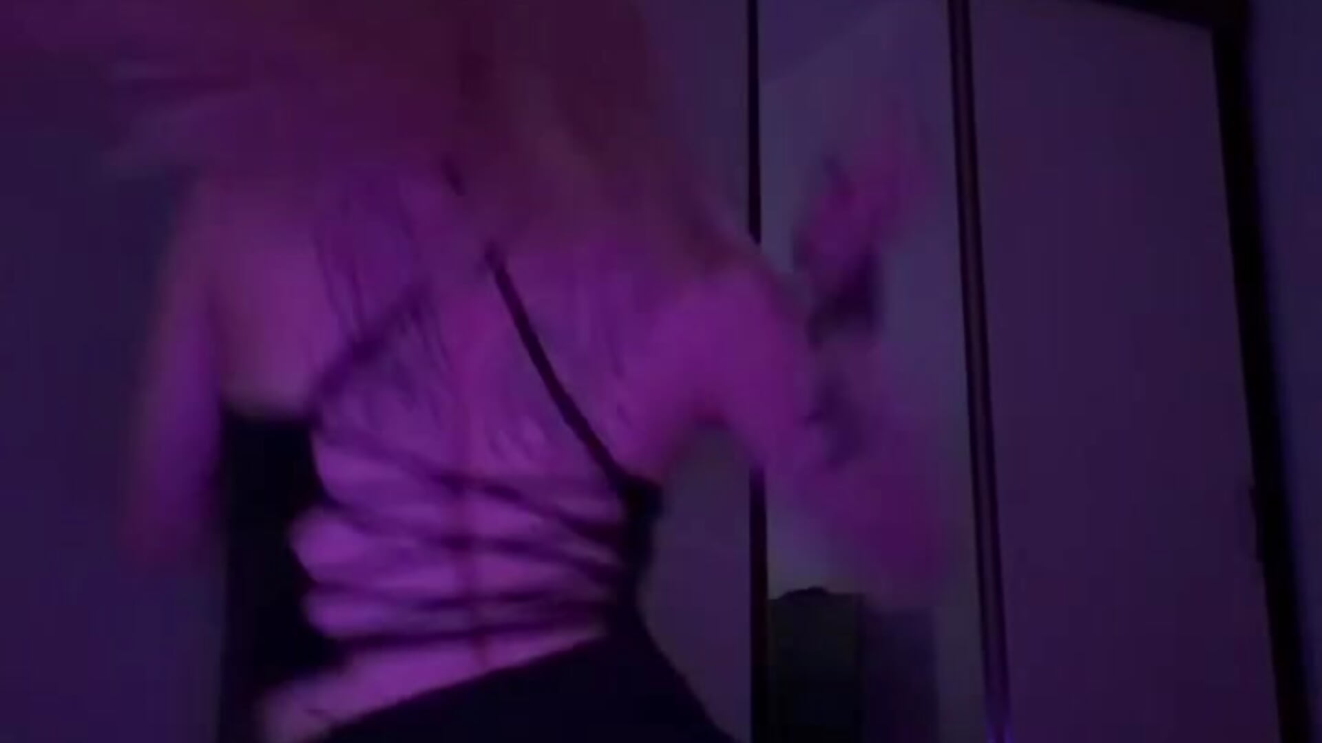 love my dancing?💖🍓 - vídeo de la modelo de cam YunnaLuv