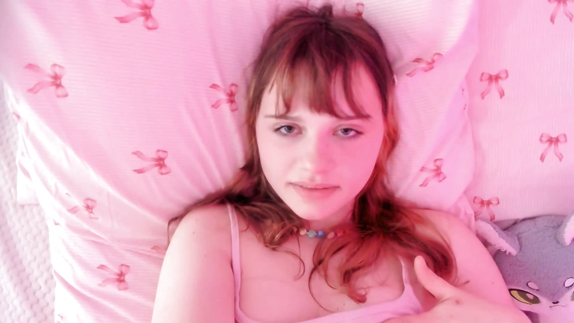 Teen girl passionately cums looking into your eyes - POV video - vidéo du modèle de showcams Eva_Harper