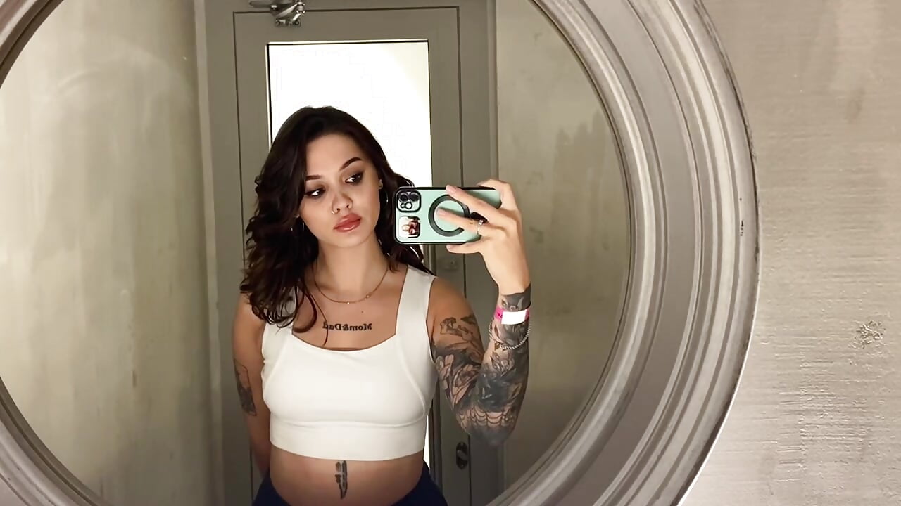 A little bit of me and my modesty - video oleh orlinae kamera model