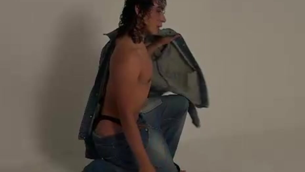 How happy I am posing in front of the camera – video af Silk_Princee cam-model