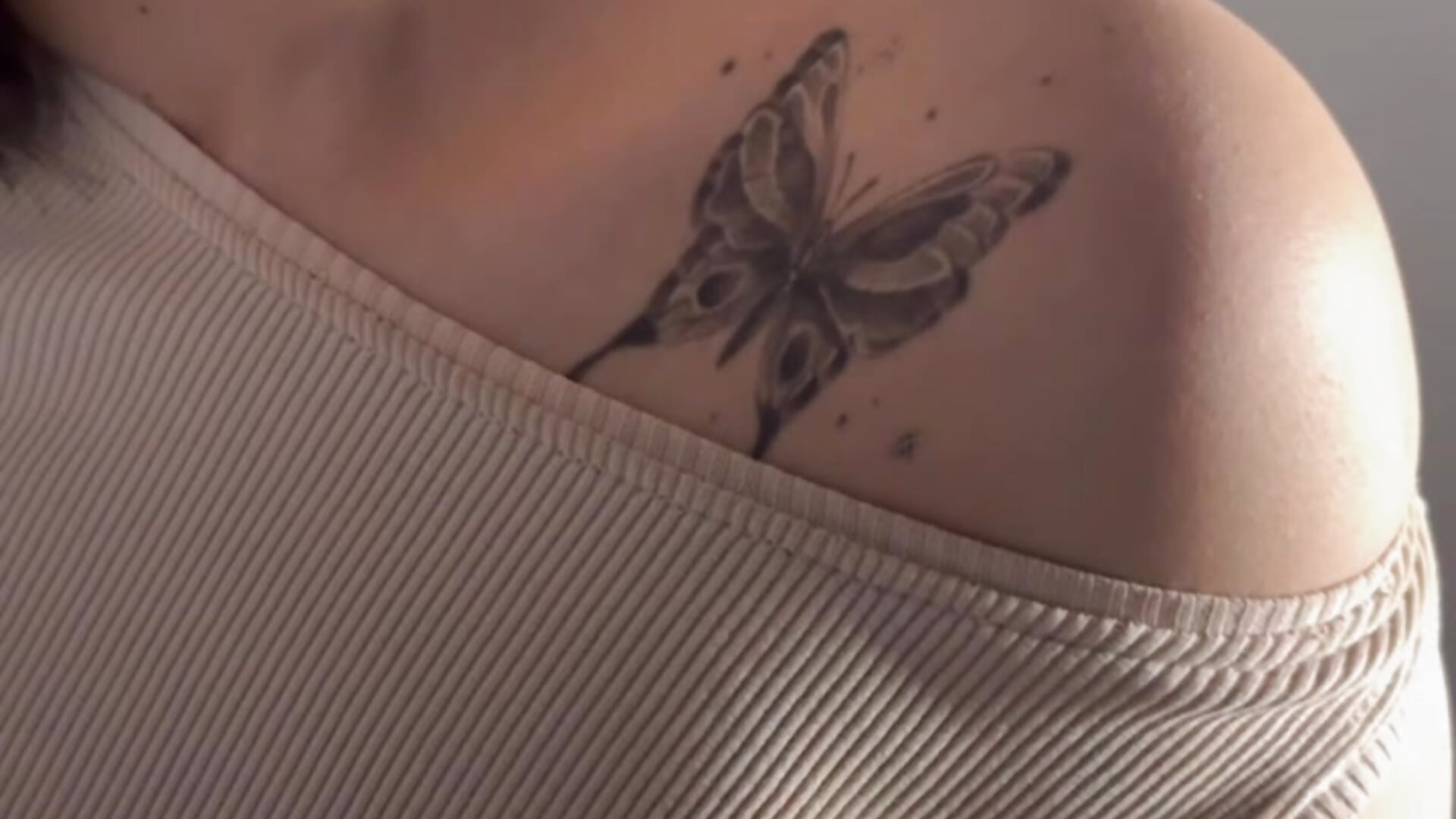 Look at my tattoos - Video von SuzySult Cam-Model