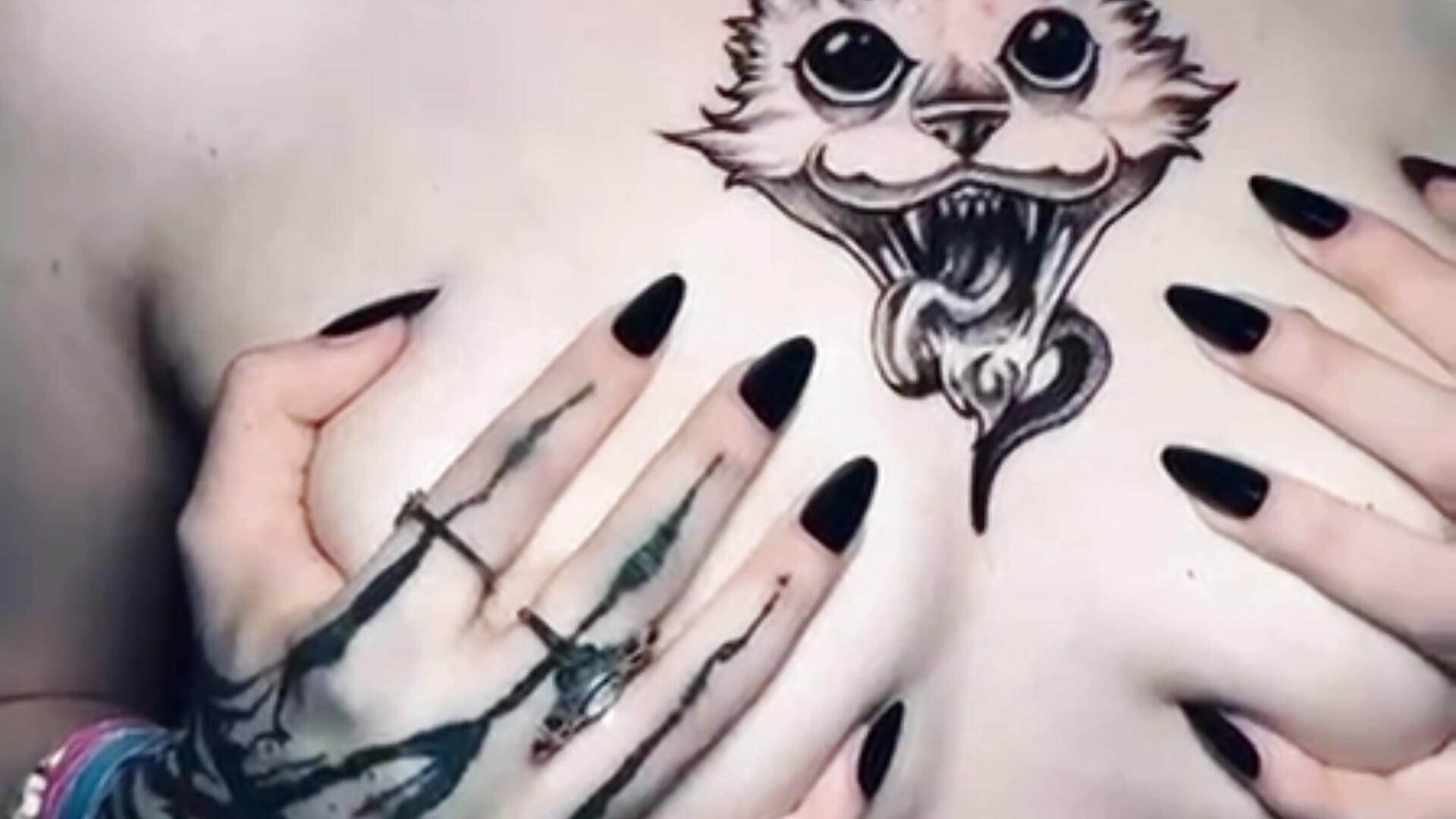 My tattoos 🥰🙂 - video av Velvet_C4k3 cam-modell